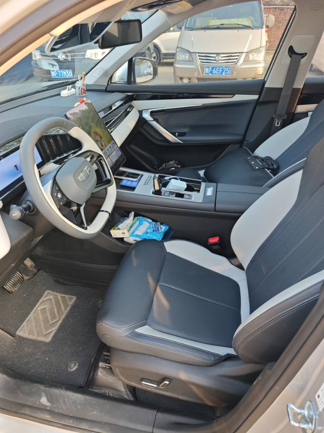 GEELY Boyue L 2025 car image #3