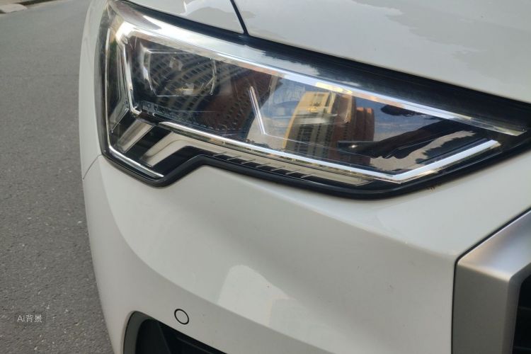 Audi Q3 2022 car image #8
