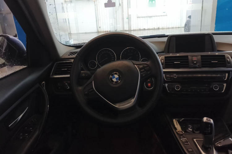 BMW 3 Series 2017 #12 BMW 3 Series 2017 car image #12