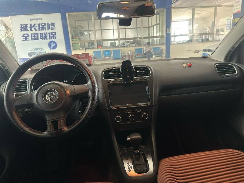 Volkswagen Golf 2011 car image #9