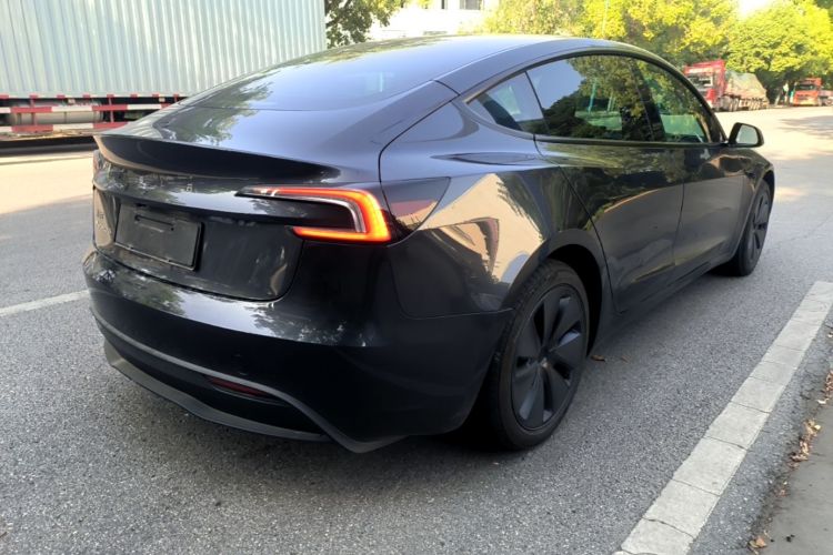 Tesla Model 3 2025 car image #7