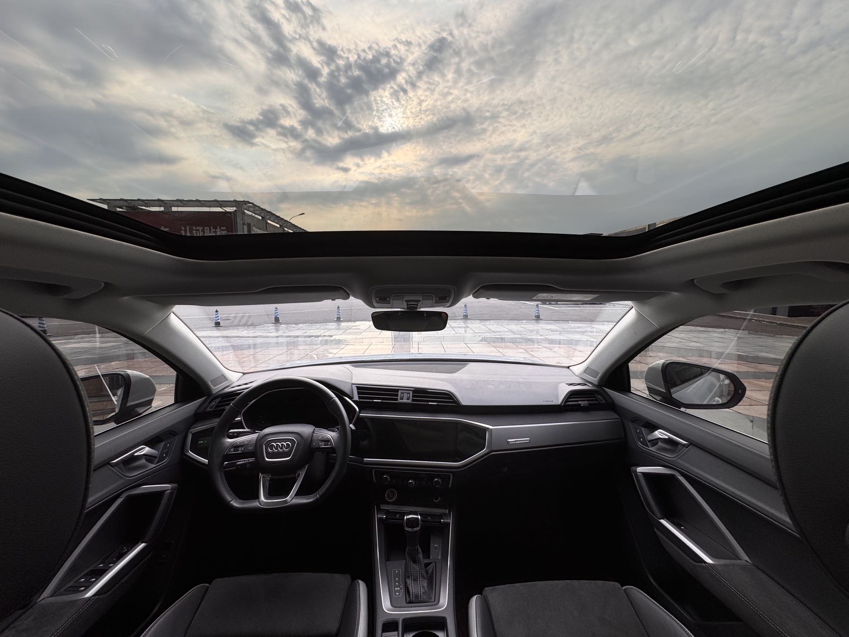 Audi Q3 2023 imagen de coche #12
