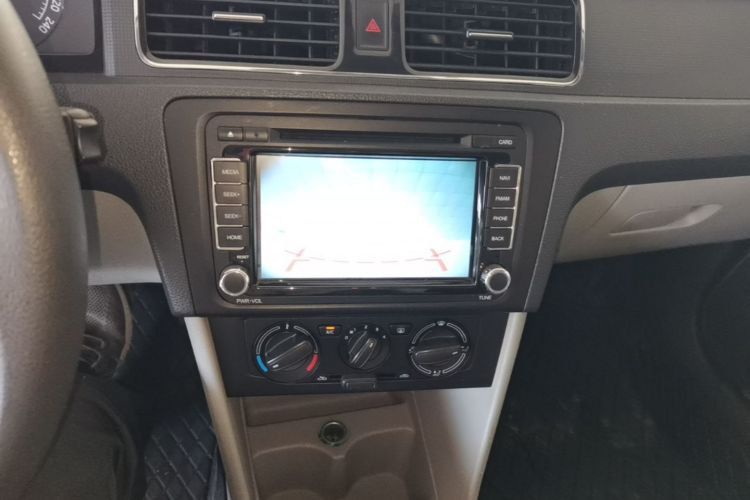 Skoda Rapid 2016 car image #13
