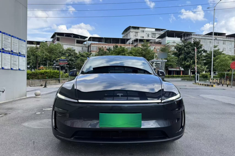 Tesla Model Y 2025 car image #4