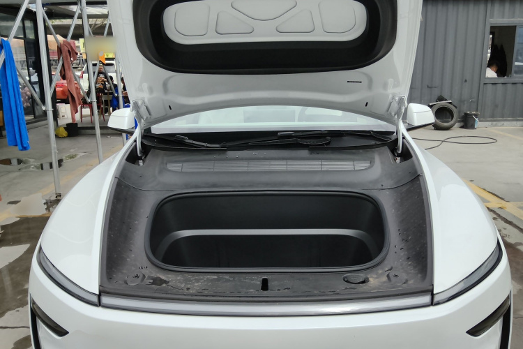 Tesla Model Y 2025 #22 Tesla Model Y 2025 car image #22