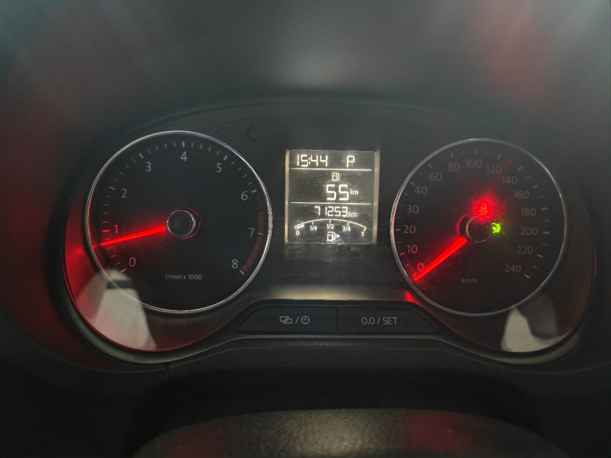 Volkswagen Polo 2015 car image #7