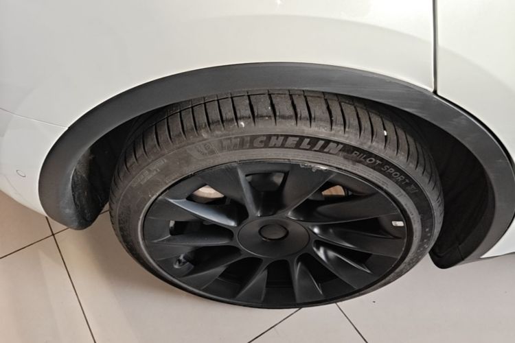 Tesla Model Y 2024 #10 Tesla Model Y 2024 car image #10