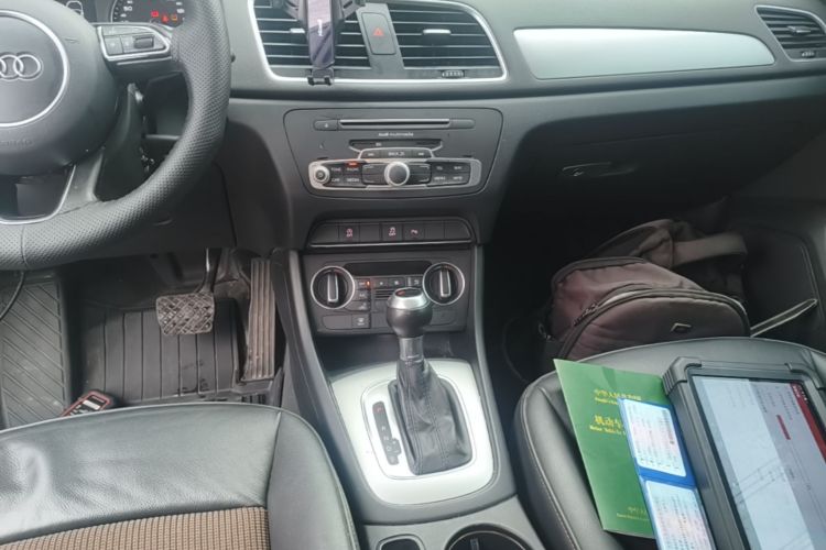 Audi Q3 2016 car image #14