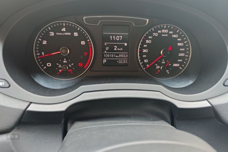 Audi Q3 2019 car image #14