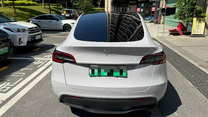 Tesla Model Y 2021 car image #8