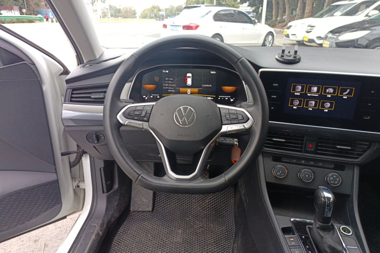 Volkswagen Bora 2023 car image #15