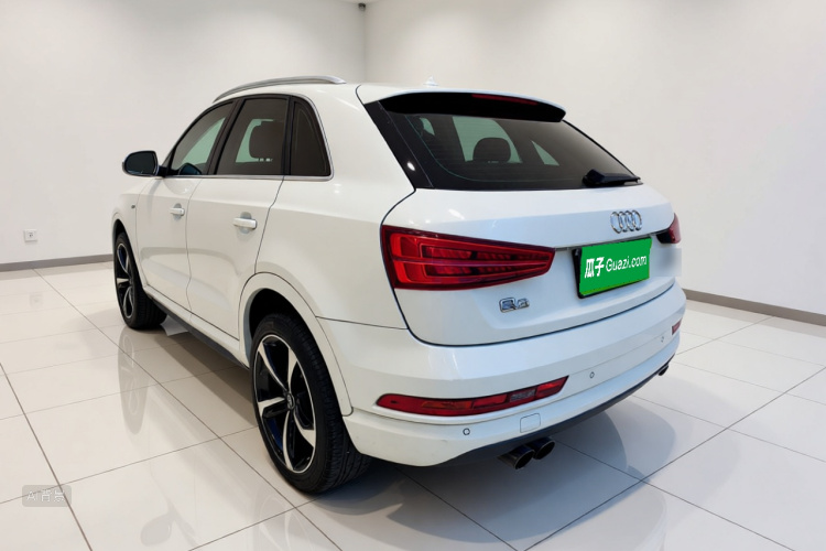 Audi Q3 2018 car image #5