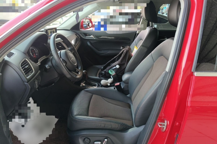 Audi Q3 2018 car image #15