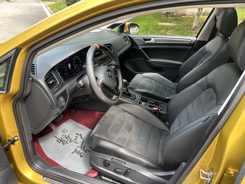 Volkswagen Golf 2018 car image #8
