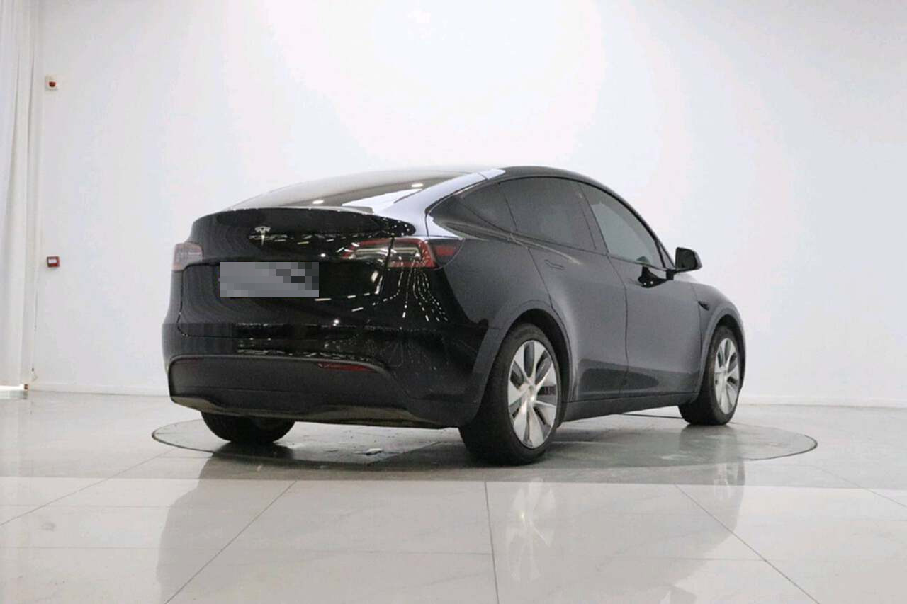 Tesla Model Y 2023 car image #7