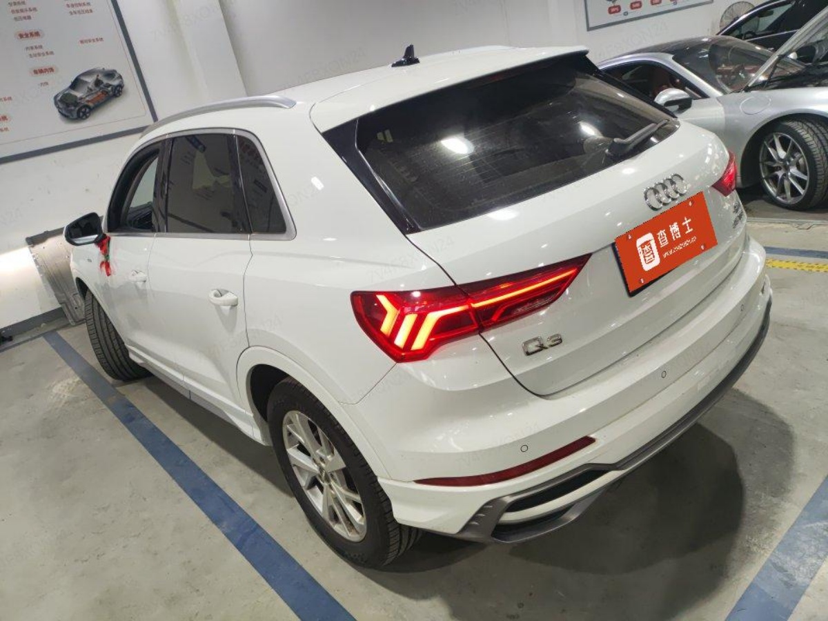 Audi Q3 2019 car image #3
