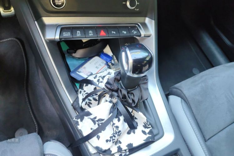 Audi Q3 2023 car image #16