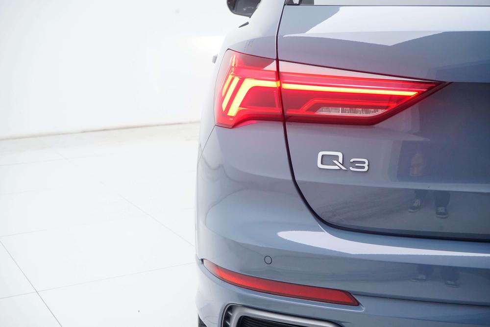 Audi Q3 2022 car image #8
