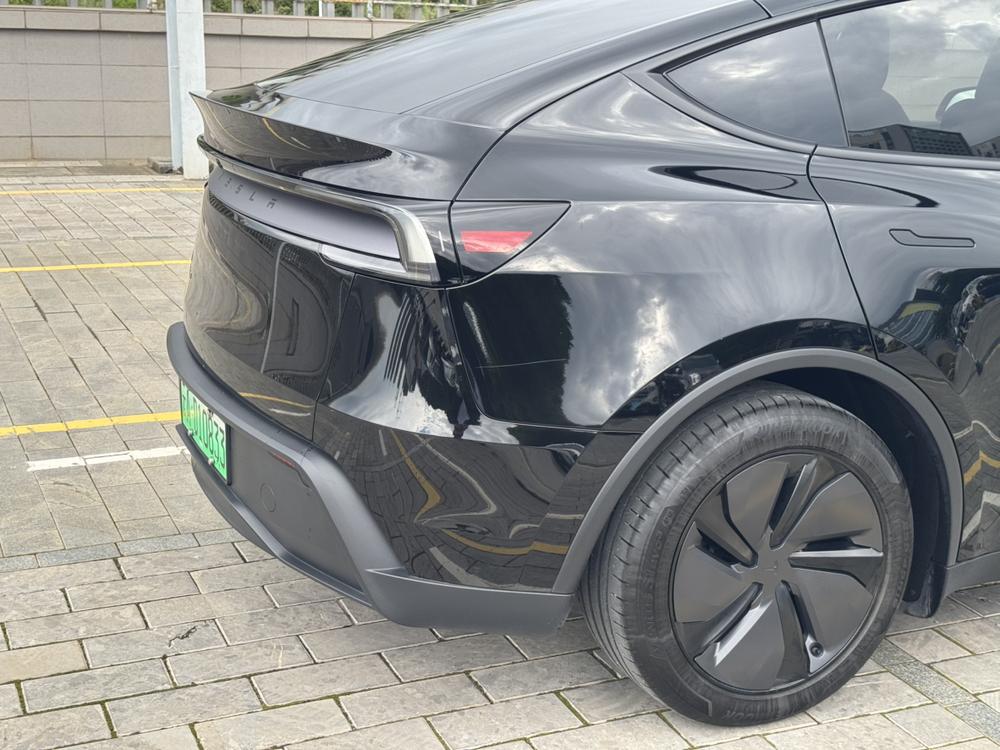 Tesla Model Y 2025 #9 Tesla Model Y 2025 immagine di auto #9