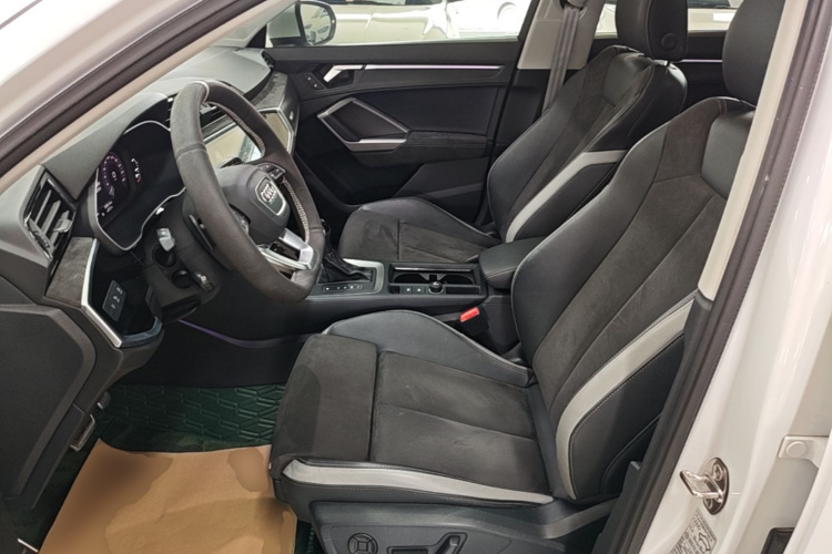 Audi Q3 2021 car image #15