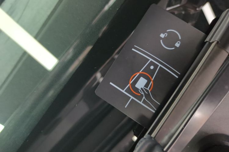 Tesla Model Y 2023 car image #9