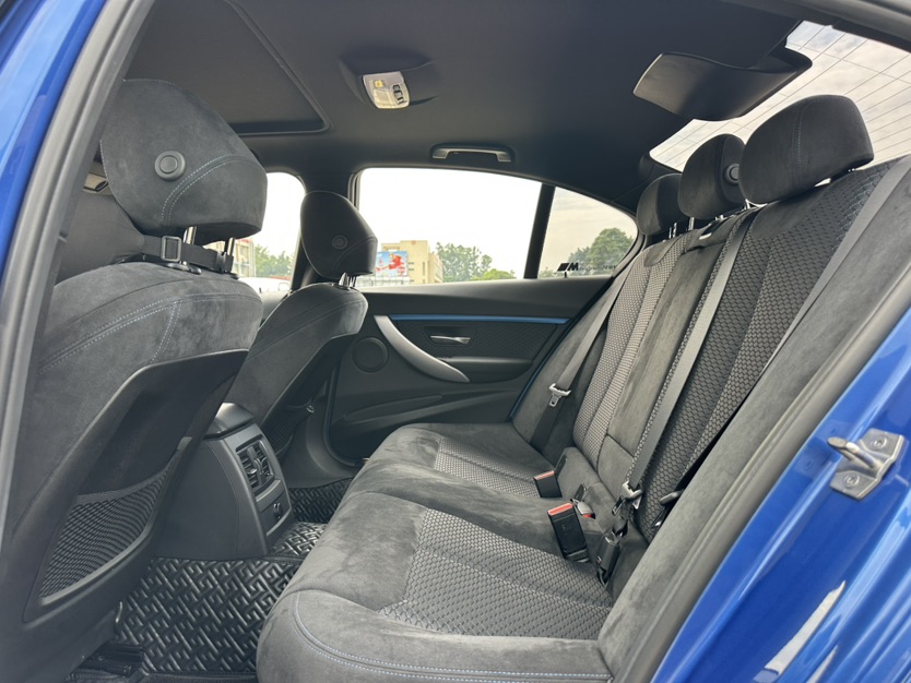 BMW 3 Series 2018 car image #5