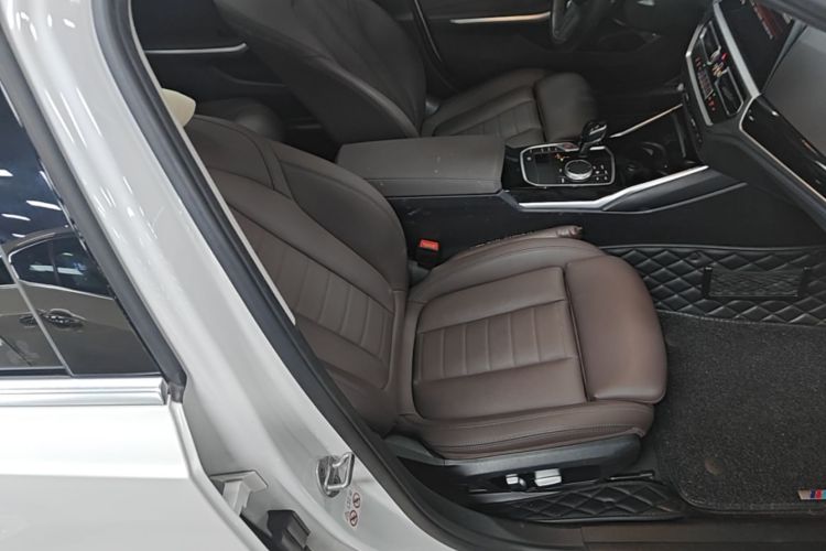 BMW 3 Series 2021 car image #24