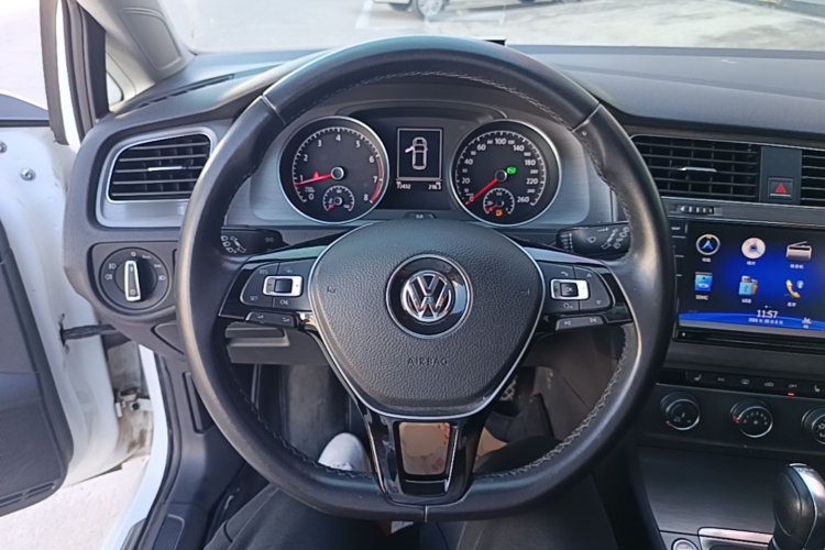 Volkswagen Golf 2016 car image #11