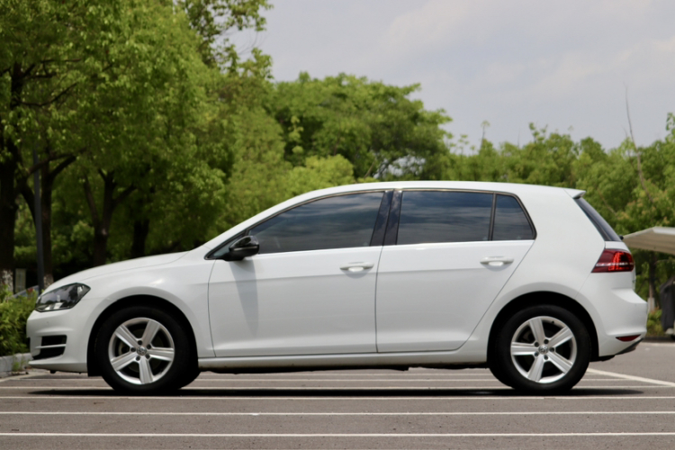 Volkswagen Golf 2017 car image #6