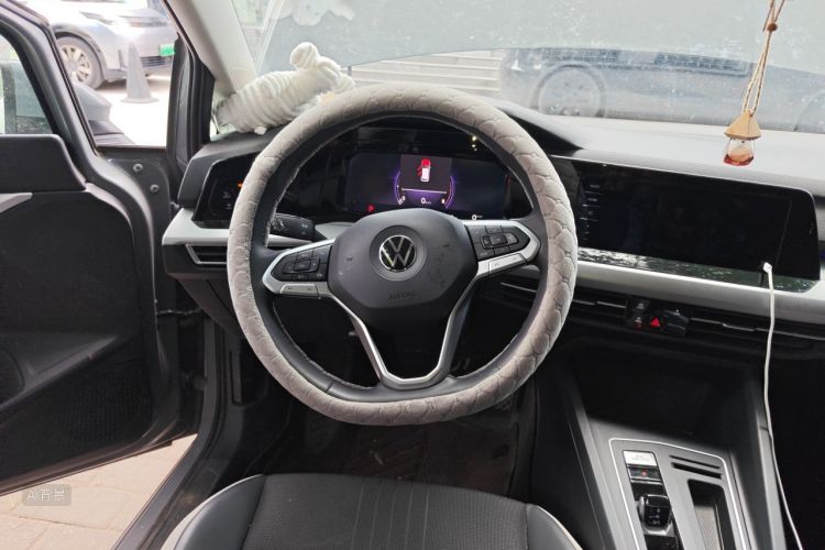Volkswagen Golf 2024 car image #12