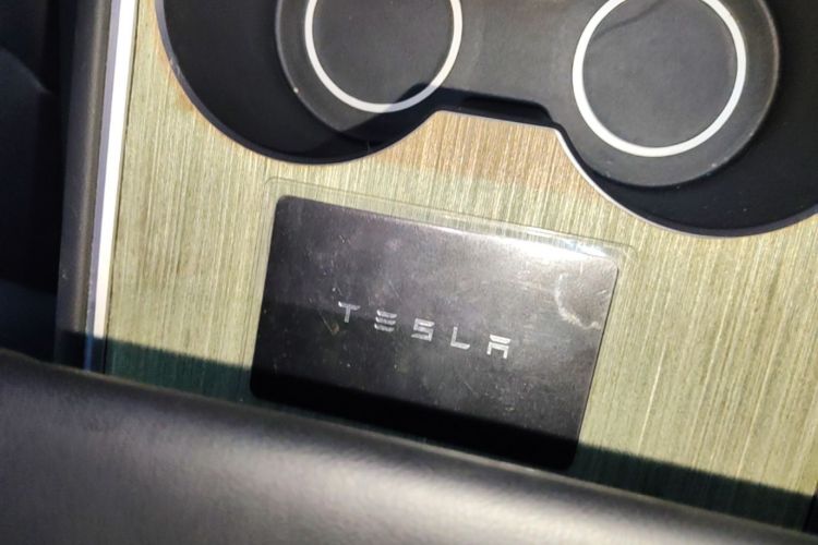 Tesla Model Y 2023 car image #14