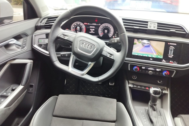 Audi Q3 2022 car image #15