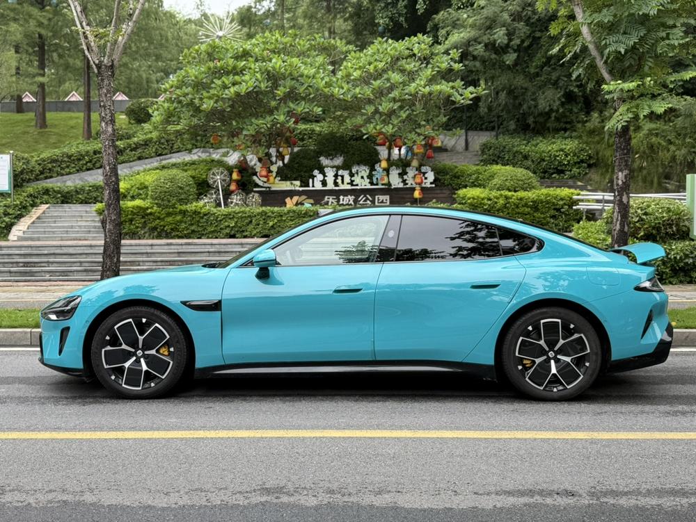 MI SU7 2024 immagine di auto #3