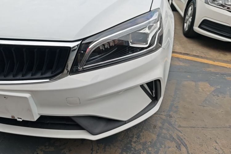 GEELY Emgrand 2021 car image #23