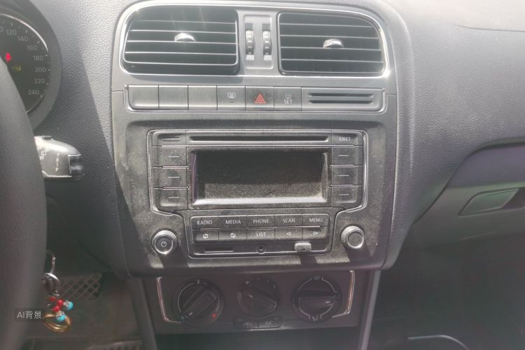 Volkswagen Polo 2015 car image #15
