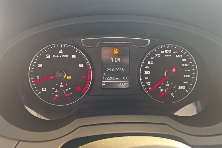 Audi Q3 2017 car image #12