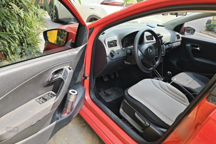 Volkswagen Polo 2015 car image #18