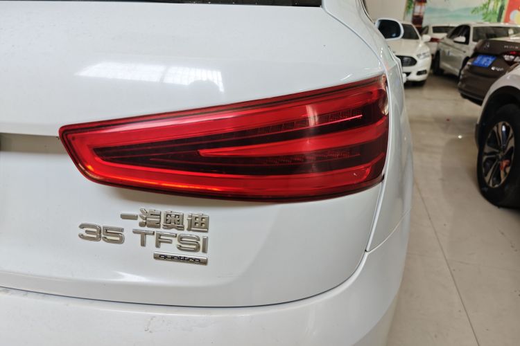 Audi Q3 2015 car image #8