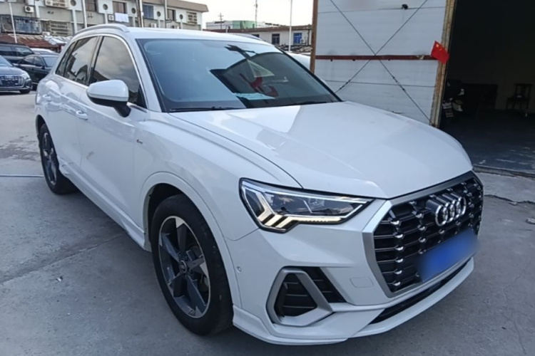 Audi Q3 2023 car image #4