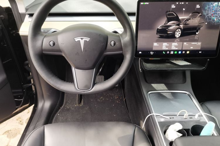 Tesla Model Y 2023 #11 Tesla Model Y 2023 car image #11