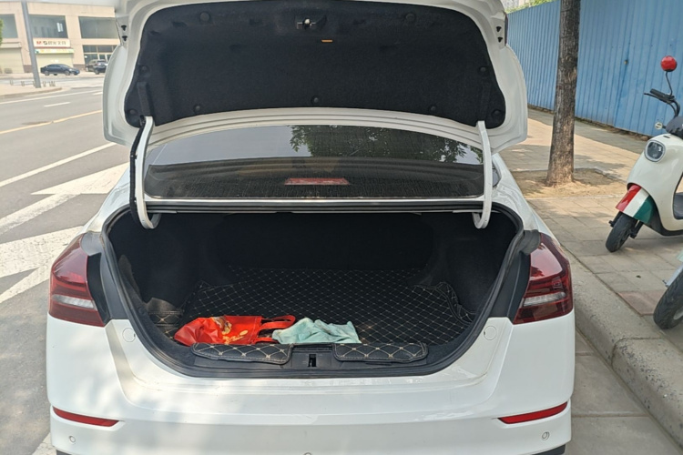 GEELY Emgrand 2021 car image #19