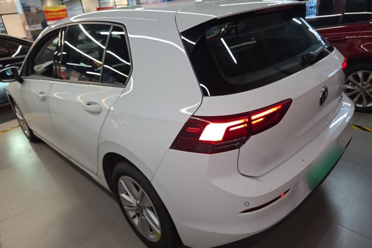 Volkswagen Golf 2023 car image #7