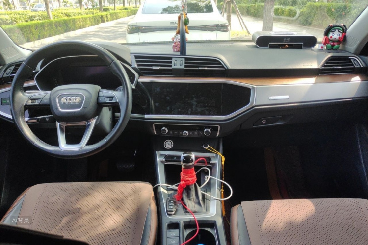 Audi Q3 2022 car image #11