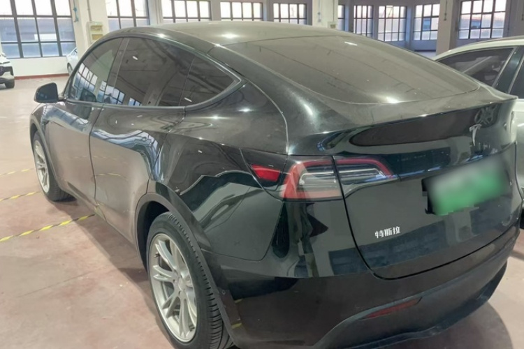 Tesla Model Y 2022 car image #6
