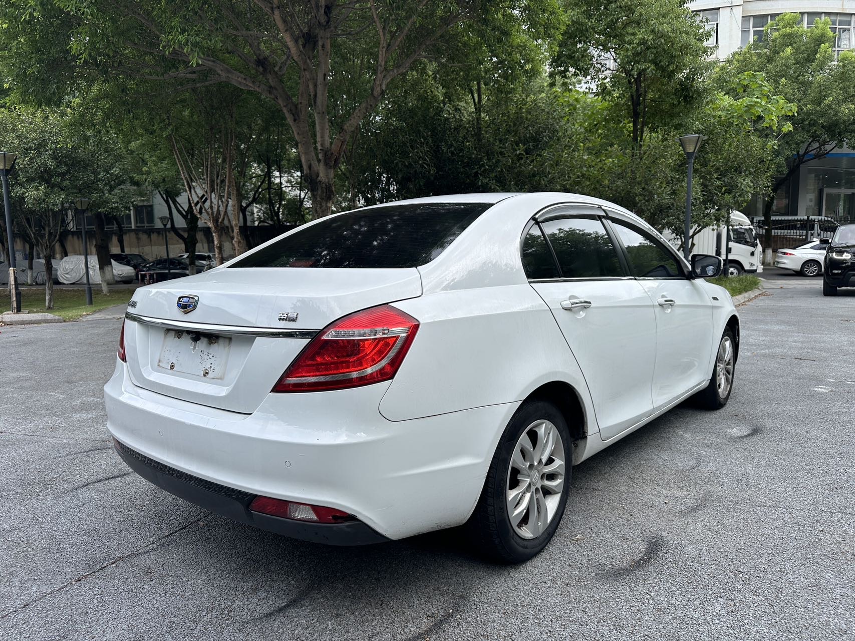 GEELY Emgrand 2015 car image #6