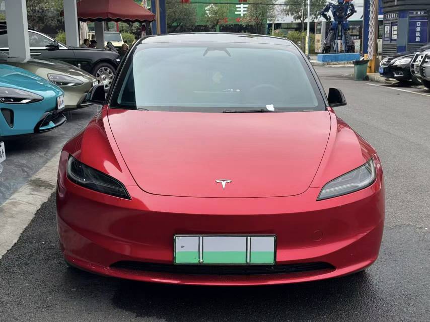 Tesla Model 3 2024 car image #2