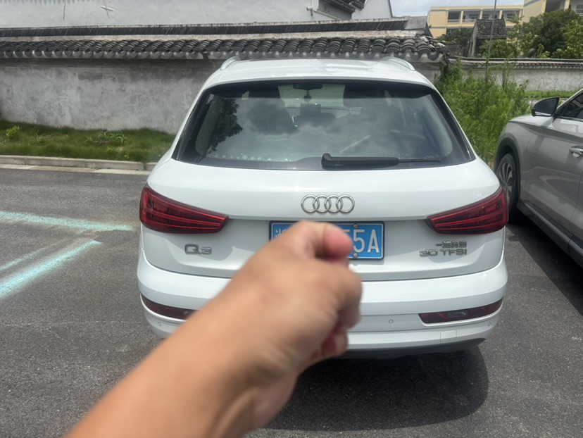 Audi Q3 2016 car image #3