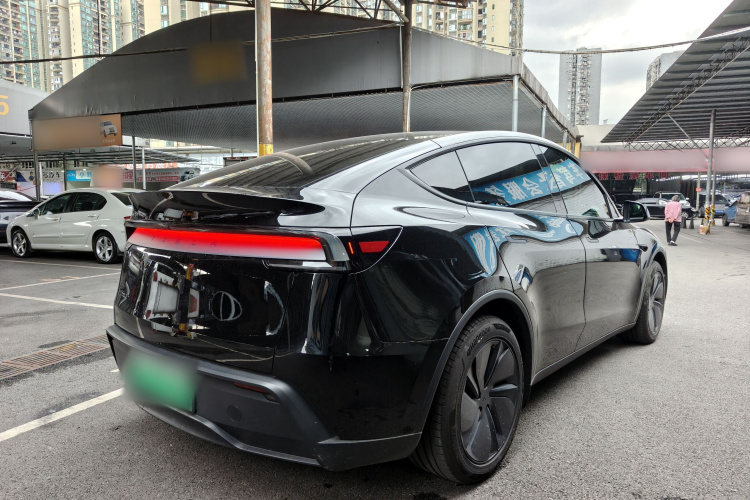 Tesla Model Y 2026 #7 Tesla Model Y 2026 car image #7
