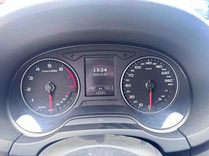 Audi A3 2018 car image #9
