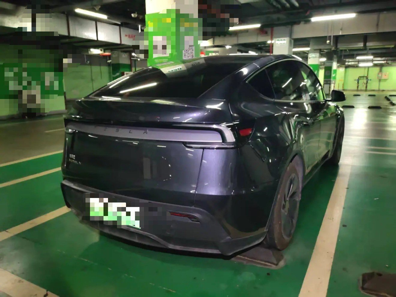 Tesla Model Y 2025 #4 Tesla Model Y 2025 car image #4